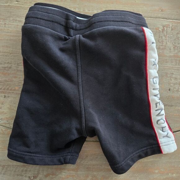 Givenchy boys logo shorts size 4 - Picture 8 of 8